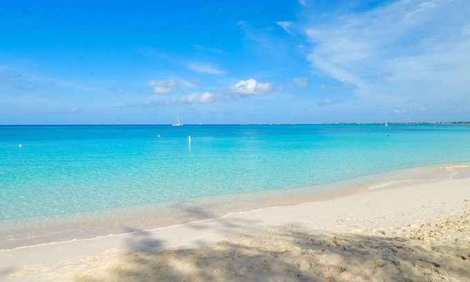 Seven Mile Beach Apartment | Villas of the Galleon 6