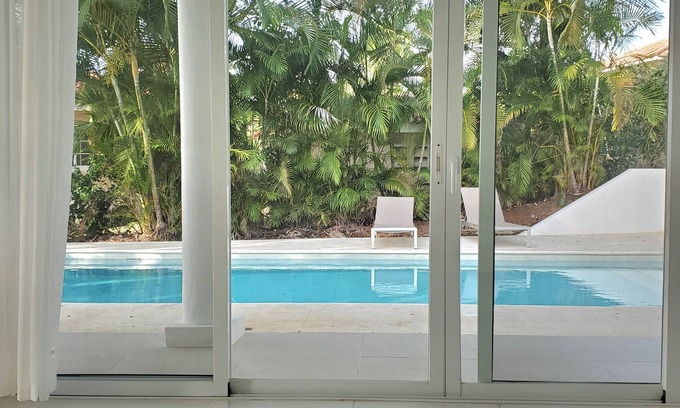 Urbanizacion Tavarez Villa | VillaTracey! Modern Sosua 4BR/4BA OcnView Pool Jacuzzi Maid Walk to Town & Beach