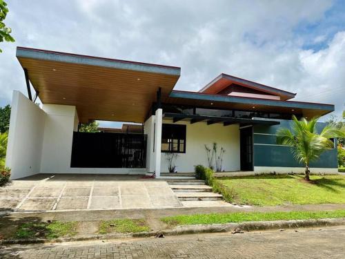 Tarcoles Villa | VillaVerde Beach House