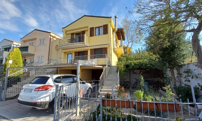 Loreto House | Villetta con giardino e parcheggio coperto
