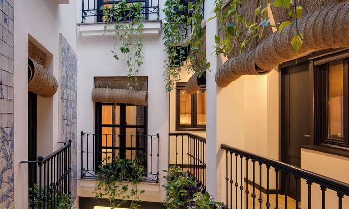 Marbella City Centre Hotel | VILLTAK La Plaza