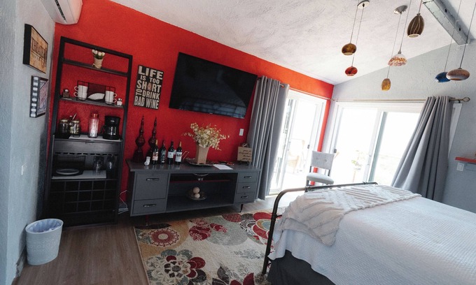 San Antonio de las Minas Ski Chalet | Viña Calabria Paloma Upscale King Chalet with Baranda
