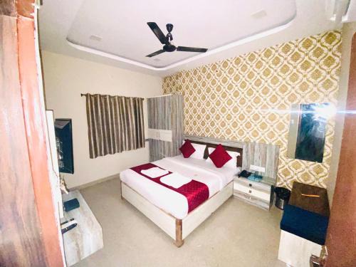 Rau Hotel | Vinayak shree hotel