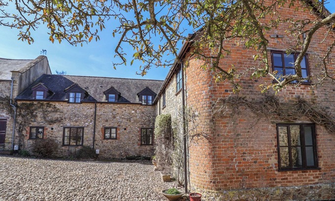Axminster Cottage | Vine Cottage