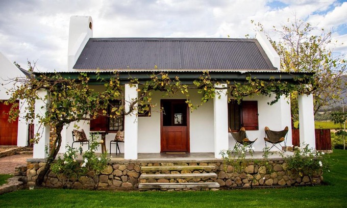 Drakenstein House | Vineyard Cottage at Bosman Wines