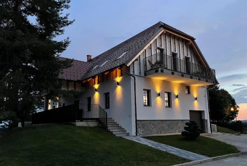 Tisina Bed & Breakfast | Vineyard Escape Herbersteinova klet