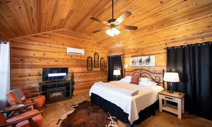 Fredericksburg Cabin | Vineyard-Fredericksburg Texas
