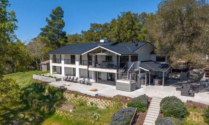 Templeton House | Vineyard House at Oak & Vine