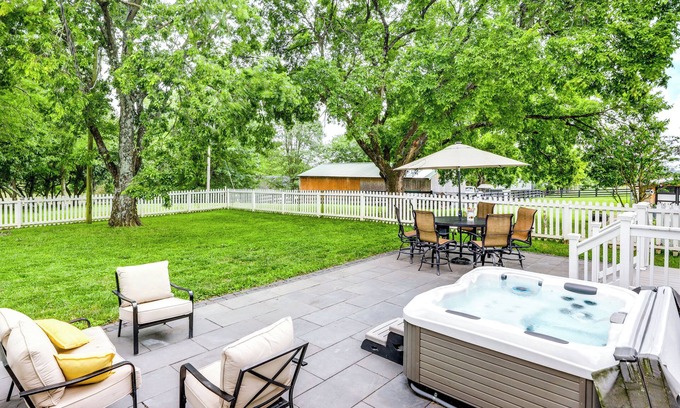 Verona House | Vineyard Retreat at George Vest Historical Home