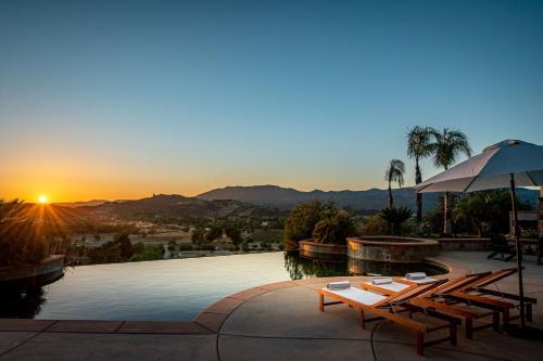 Murrieta House | Vineyard View by Fieldtrip 8 Bd with Infinity Pool Hot Tub Games