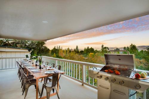 Santa Rosa House | Vino Blanco by AvantStay Private Wine Country Home w Mtn Views Deck