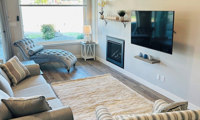 Okanagan-Similkameen House | Vino Villa is a beautiful private gated house, surrounded by vineyards.