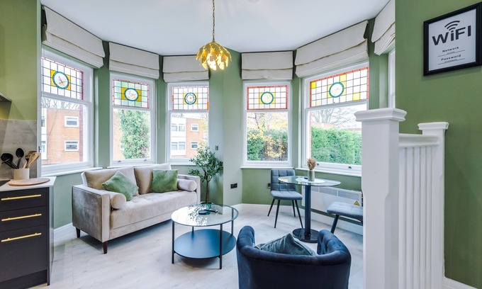 Offerton Apartment | Vintage 2 bedroom apartment with free parking