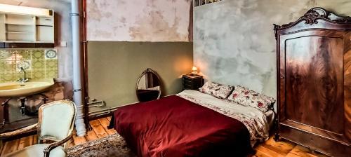 Schoeneberg Apartment | Vintage and Artistic Altbau