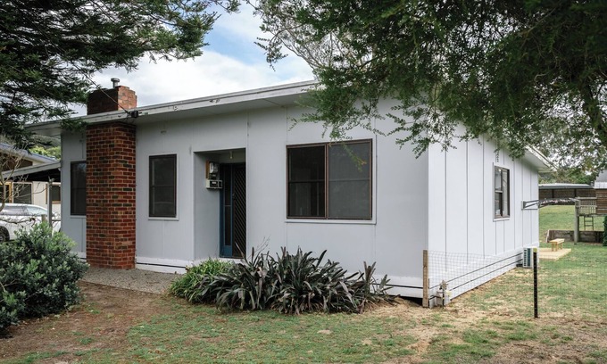 Somers House | Vintage Beach Cottage - across road from beach