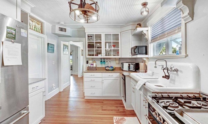 Horton Shores House | Vintage Beach House - Walk to Beach & Flagler Ave