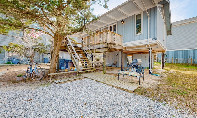 Bethany Beach Cottage | Vintage cottage by the beach with AC, furnished deck, grill, & washer/dryer