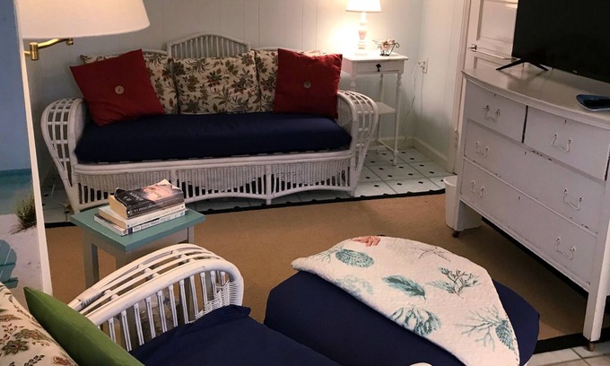 North End Cottage | Vintage Cottage in Ocean City, NJ (Please read the description before inquiring)