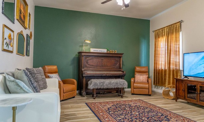 Enterprise Cottage | Vintage Cottage!