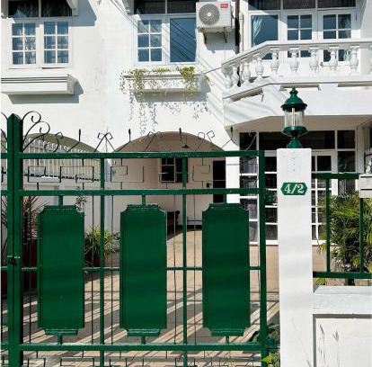 Chang Phueak Apartment | Vintage Entire House with rooftop I Pet Friendly I Near Nimman and Old Town