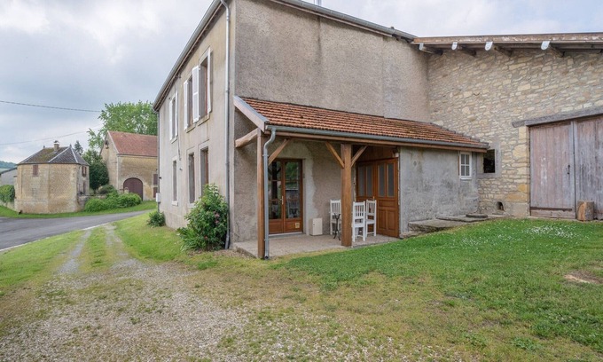 Nouart House | Vintage Holiday Home in Nouart