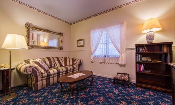 Placerville Condo | Vintage-Inspired Wine Country Stay