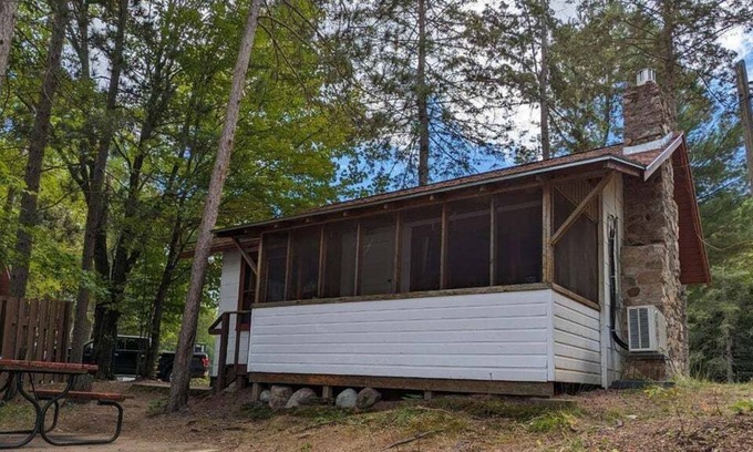 Phillips Cottage | Vintage Lakeside Cottage on Long Lake ~ Pine Haven