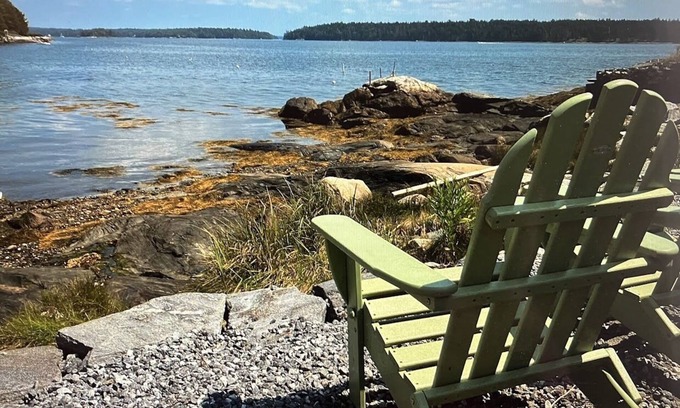 Round Pond Cottage | Vintage Maine Cottage - Water Views and Water Access