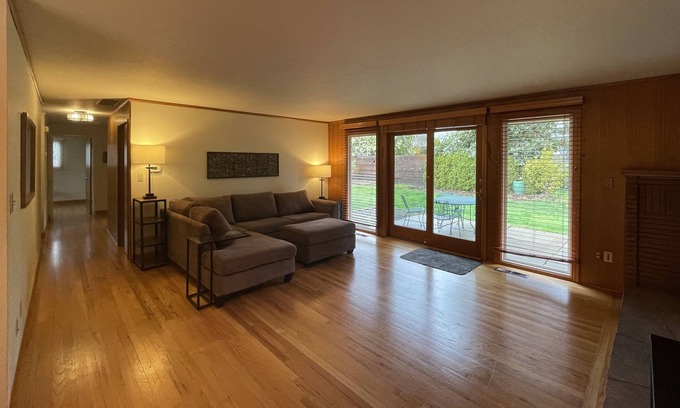Cedar Hills House | Vintage Mid Century Private Home