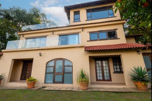 Kosmos House | Vintage Serene Villa
