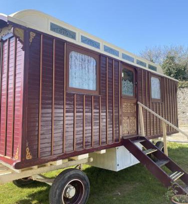 Turnchapel House | Vintage Showman's Wagon For Two Close to Beach