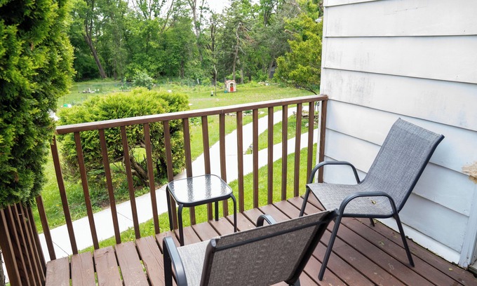 Rochester Apartment | Viola Suites Apt 2/2 BR, Pet Friendly, Economical, Lg Yard, Near Mayo!