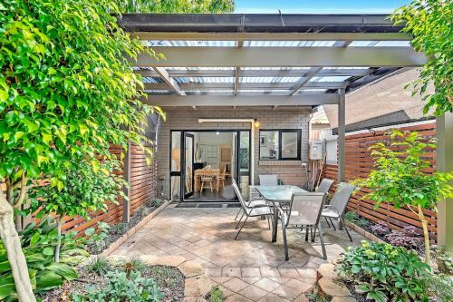 Parkside House | 'Violet Cottage' An Idyllic Urban Oasis for Two