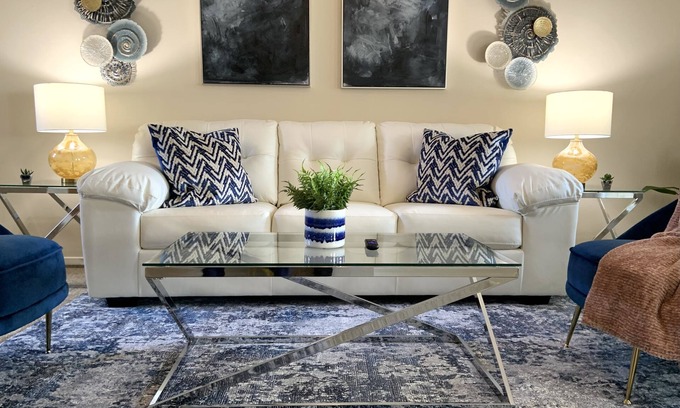Valencia Apartment | VIP 2 King beds, Fast Wi-Fi, and smart TV's