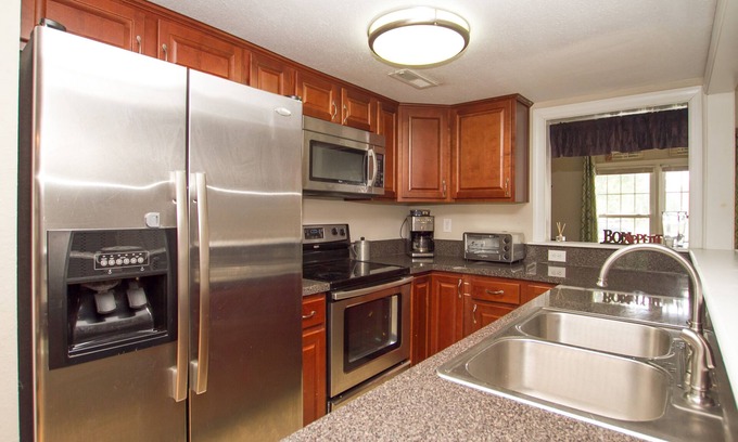 Norfolk - Virginia Beach House | Virginia Beach comfort stay. 9 miles from Oceanfront Free Breakfast & Starbucks
