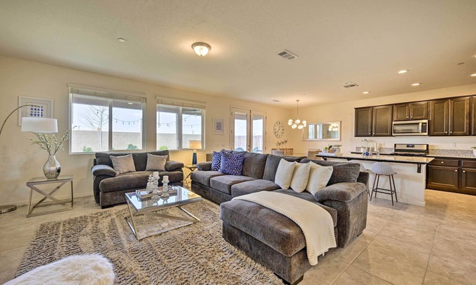 Visalia House | Visalia Home w/Yard: 4 Mi to Downtown!