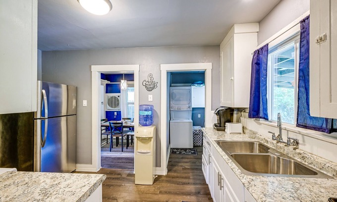 Visalia Cottage | Visalia Vacation Rental Near Sequoia National Park