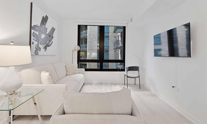 NoMa Hotel | Visit Historic Sites | Metro & Union Station Nearby | NoMa