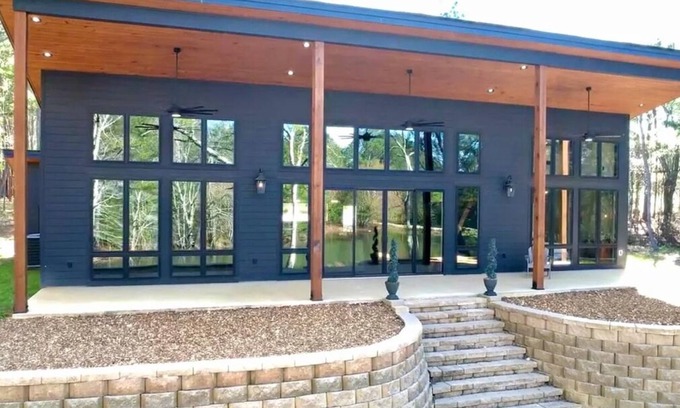 Mentone House | Visit this retreat where luxury meets timeless natural beauty!