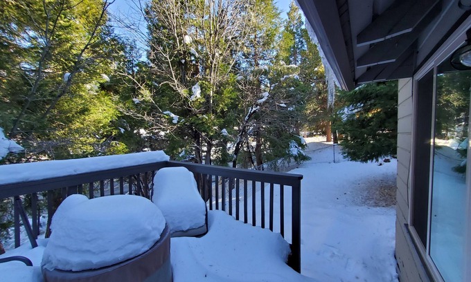Cedar Glen Cabin | Visit Whimsy Hollow in Lake Arrowhead! Lake access and minutes to the Village.