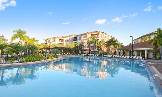 Florida Central Atlantic Coast Hotel | Vista Cay by Orlando Resort Rentals on Universal Boulevard