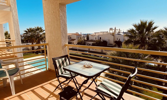 Correeira Apartment | Vista CIP - New!