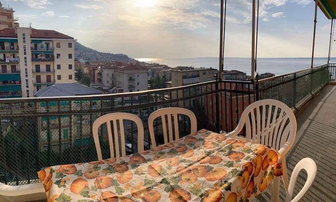 Varazze Apartment | Vista mare con ogni comfort