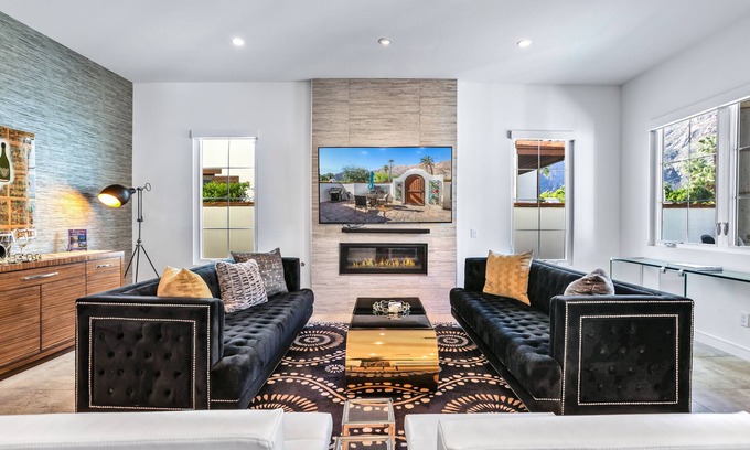 Historic Tennis Club House | Vista Montaña - Beautiful downtown townhome!