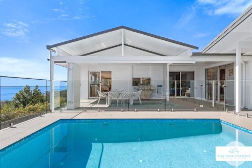 Corlette House | Vista Port Stephens - Luxurious Coastal Retreat