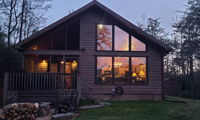 Sautee Nacoochee Cabin | Vista Ridge Cabin, A Romantic Getaway in Helen, GA