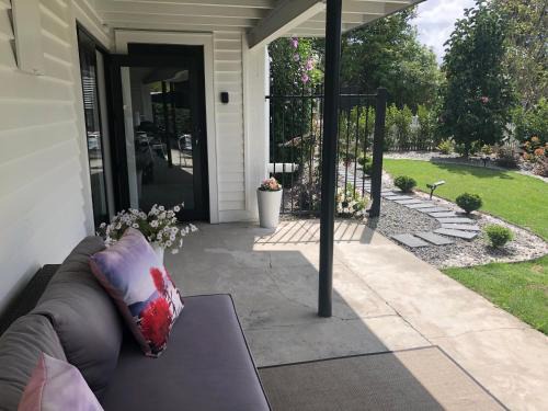 Havelock North House | Vista - touch of country and hot Spa