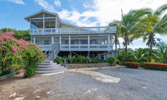 Politilly Bight House | Vistas 360 Yellow – 3 Bedroom Paradise Home