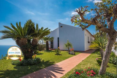 Garajau House | Vivenda da Esquina - by LovelyStay
