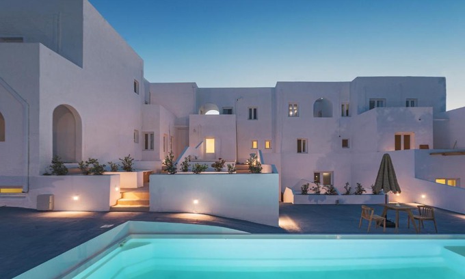 Kamari Hotel | VOCA HOTEL & SUITES